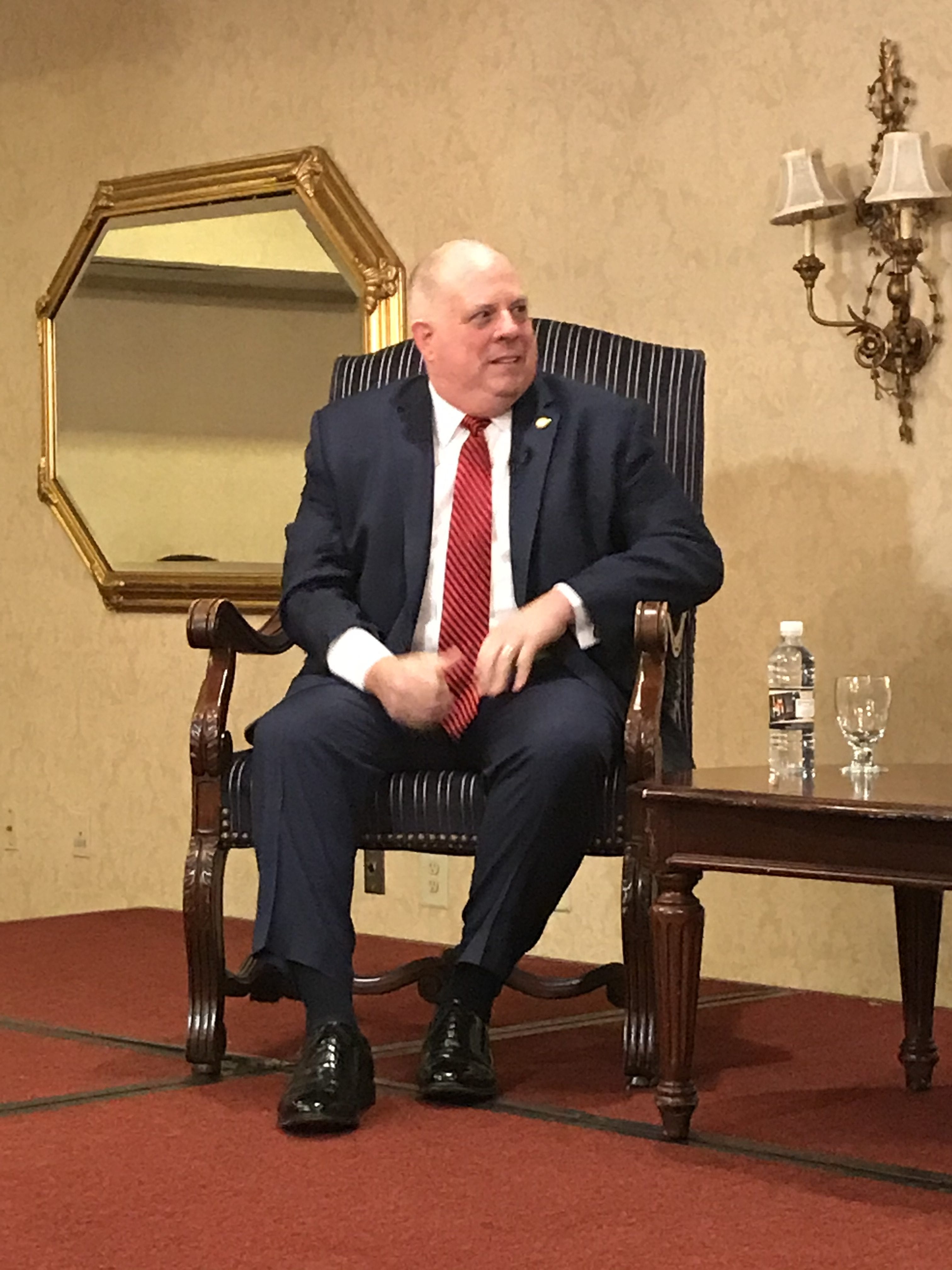 El gobernador de Maryland Hogan en la Cumbre de Annapolis el 8 de enero del 2020.
